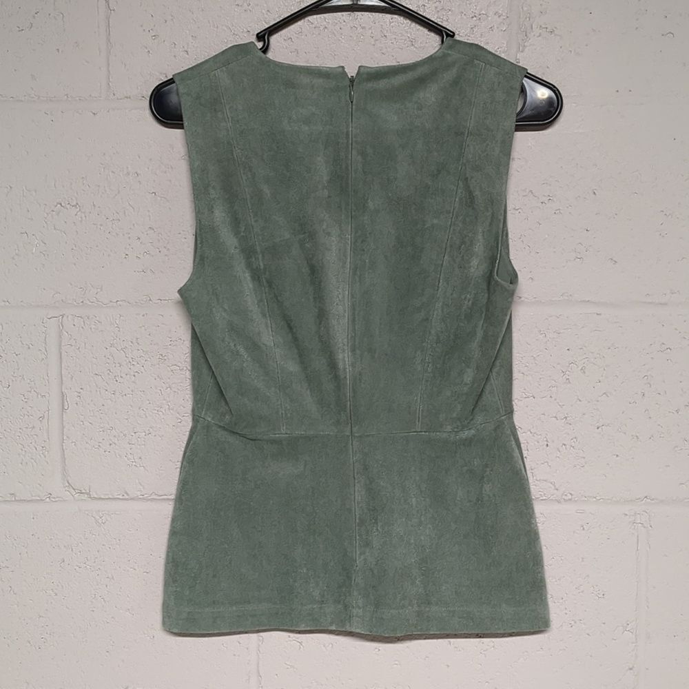 BCBG Max Azria Faux Suede Peplum V Neck Sleeveless Blouse Size XXS - Picture 4 of 5